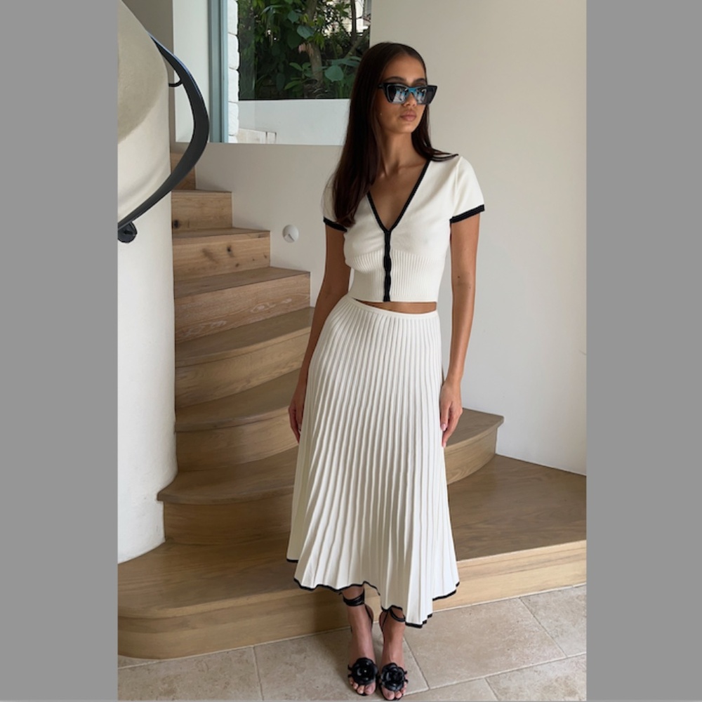 SET!! Jolene Top & Midi Skirt